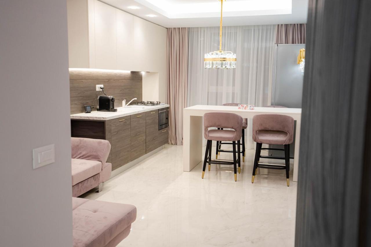 Deluxe Aparthotel Marwell Residence Suceava Dış mekan fotoğraf