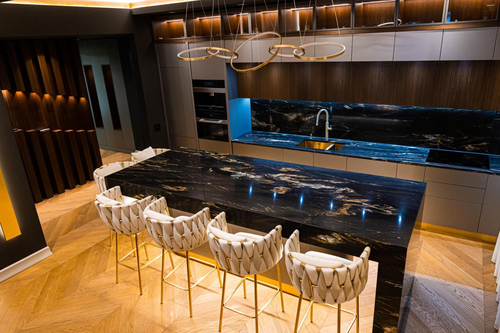 Deluxe Aparthotel Marwell Residence Suceava Oda fotoğraf