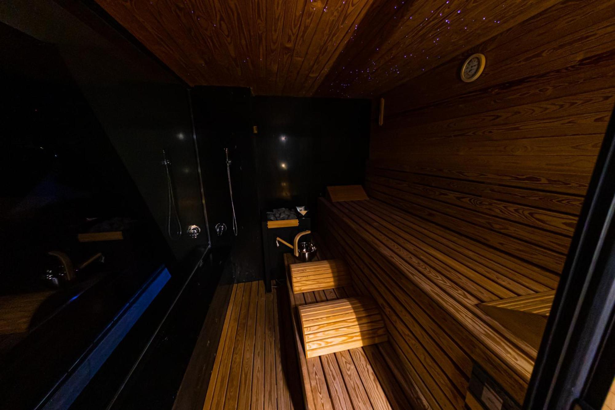Deluxe Aparthotel Marwell Residence Suceava Oda fotoğraf