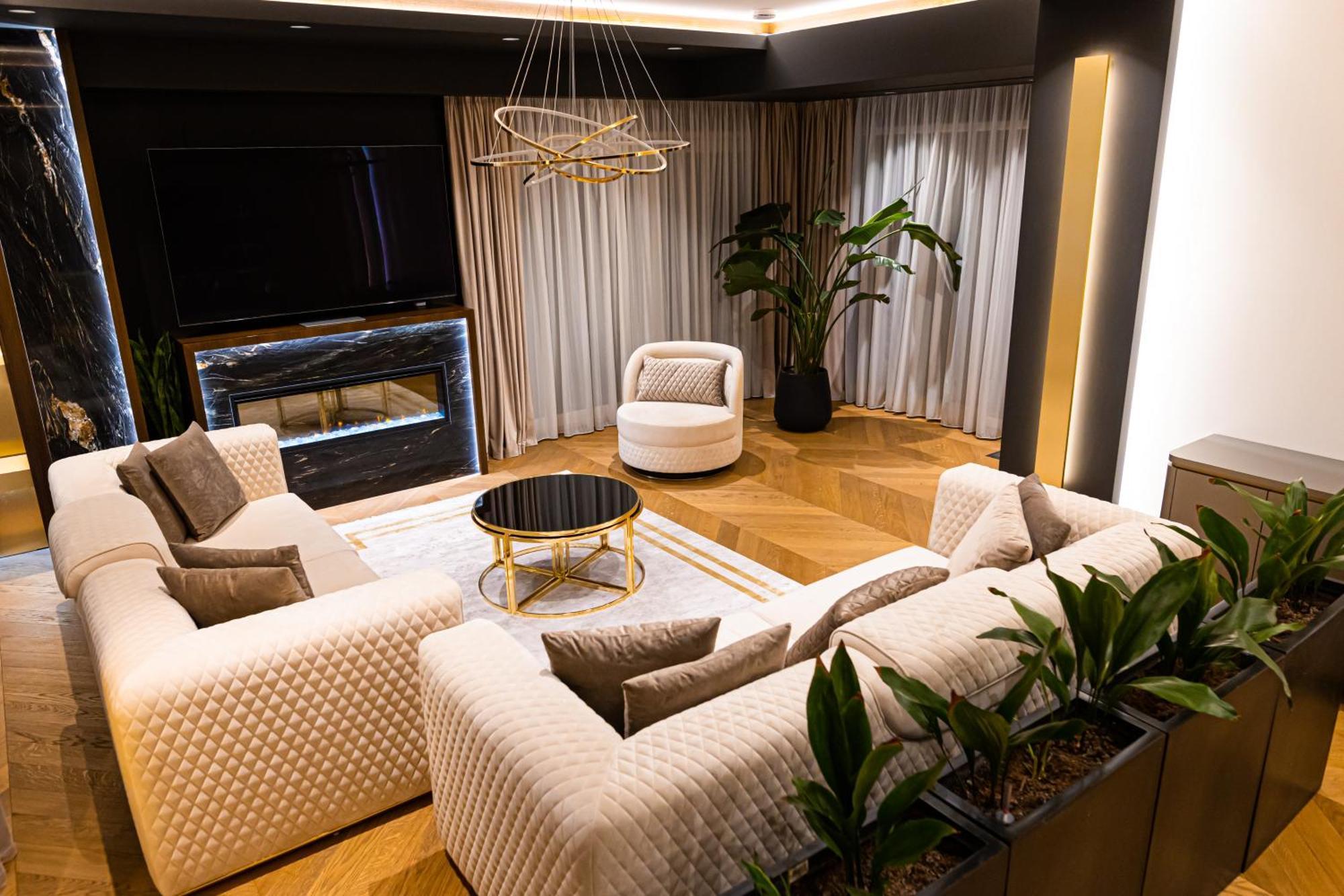 Deluxe Aparthotel Marwell Residence Suceava Dış mekan fotoğraf